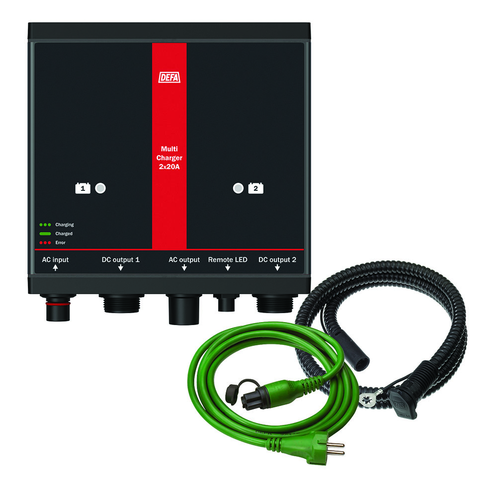 ChargerKit 2x20A, bestående av batterilader, apparatinntak, og tilkoblingsledning