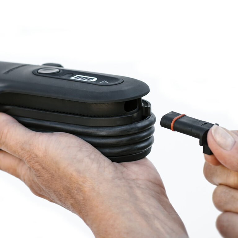 SmartCharge 10A • Test winning battery charger for cars and boats • DEFA