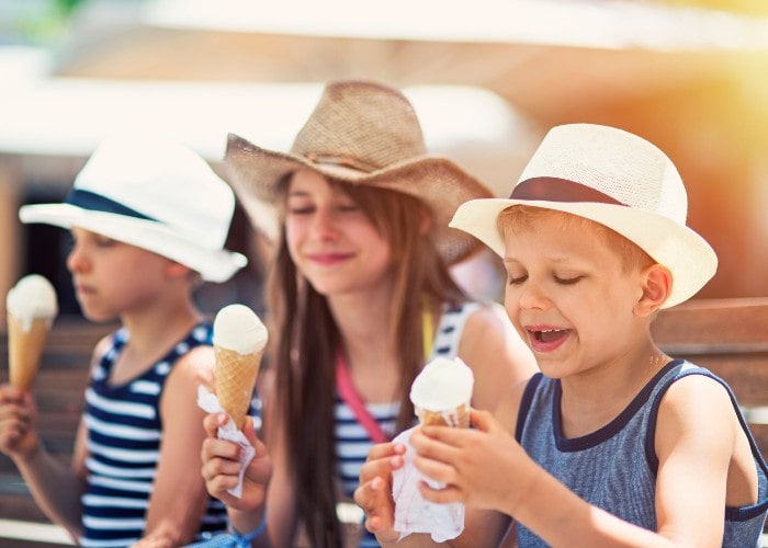 Kids eating ice cream