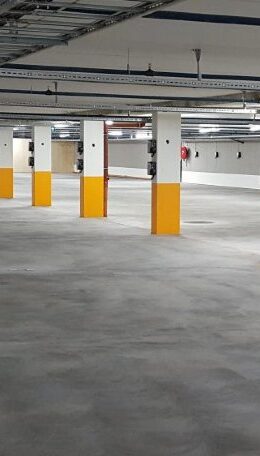 Large parking facility with eRange Uno stations at every parking space
