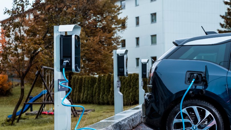 eRange Duo charging stations on poles