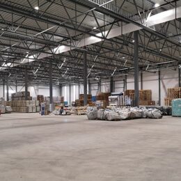 Saturno in warehouse
