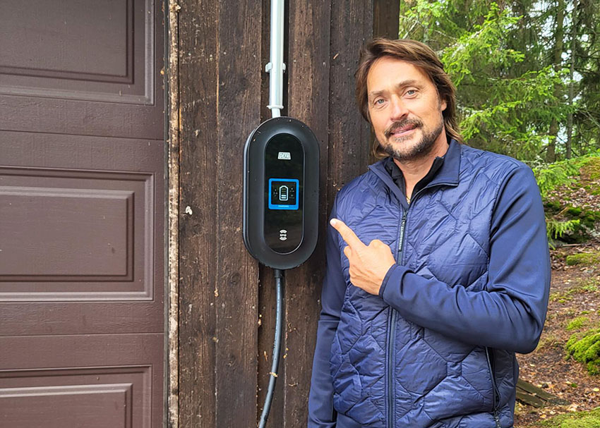 Teemu Selänne har laddstationen DEFA Power.